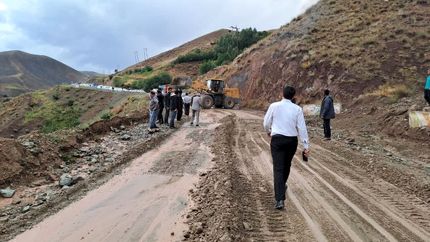 بازگشایی مسیرهای سیل‌زده شهر خوی