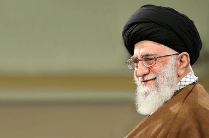 سخنرانی رهبر انقلاب آغاز شد