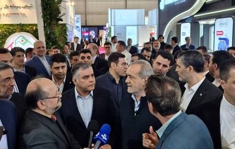 بازدید رئیس جمهور از نمایشگاه نفت