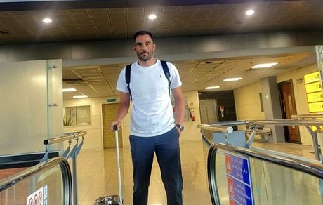 دروازه‌بان سابق اتلتیکو مادرید، گلر استقلال می‌شود