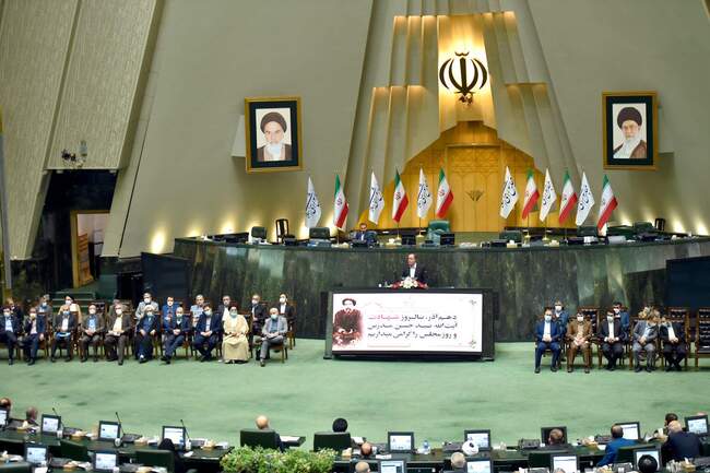 به مناسبت روز مجلس، نشست مشترک مجلس شورای اسلامی و دولت برگزار شد