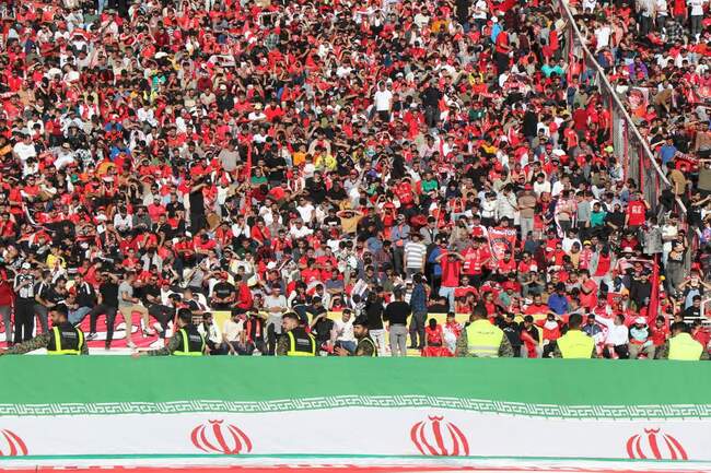 جشن قهرمانی باشکوه ولی نیمه تمام تیم فوتبال تراکتور
