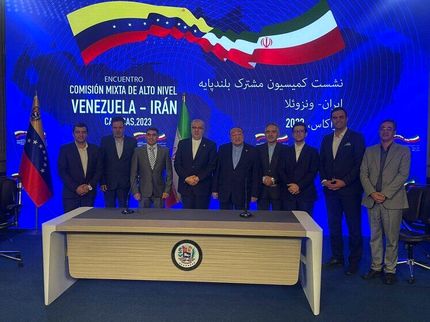امضای قراردادهای نفتی بین ایران و ونزوئلا