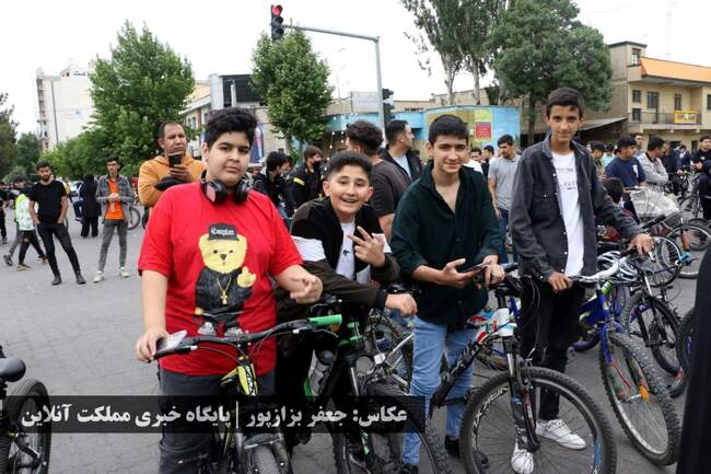 همایش پیاده‌روی خانوادگی و دوچرخه سواری در میاندوآب برگزار شد