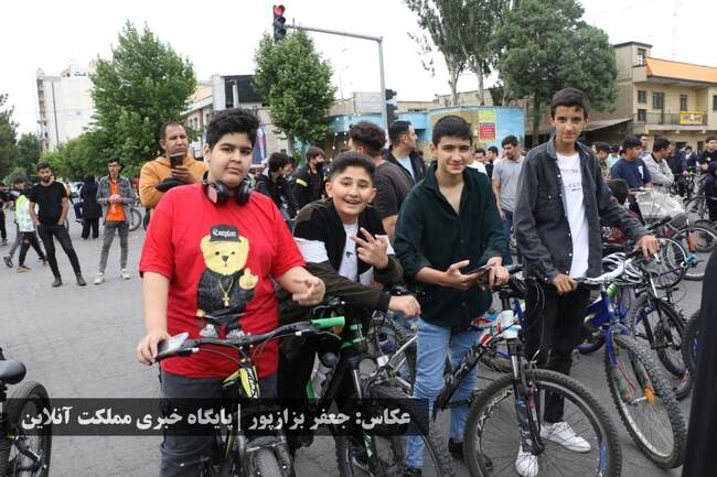 همایش پیاده‌روی خانوادگی و دوچرخه سواری در میاندوآب برگزار شد