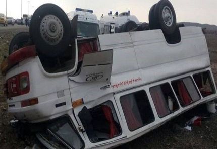 مصدوم شدن ۲۶ نفر و جان باختن یک سرنشین در حادثه واژگونی یک دستگاه مینی بوس در پارس آباد