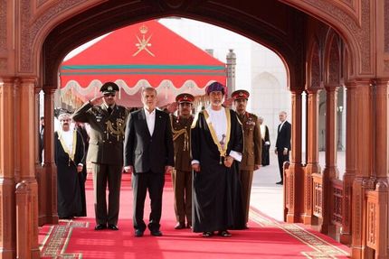 رئیس جمهور با استقبال رسمی وارد عمان شد