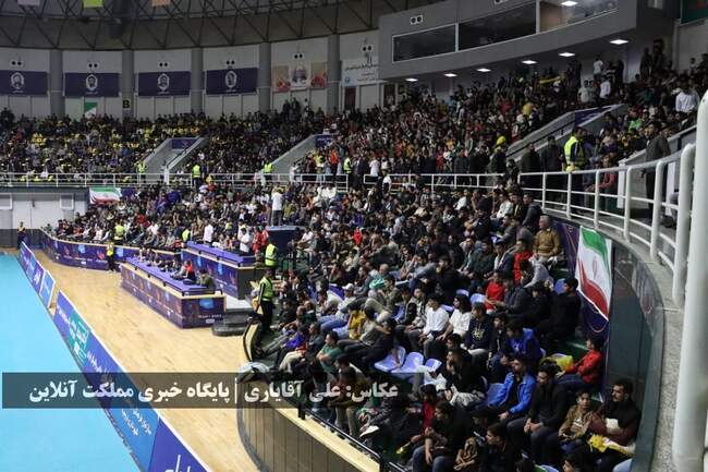 هیجان سکوهای دورنالاریوواسی در لیگ برتر والیبال: ارومیه همچنان در صد